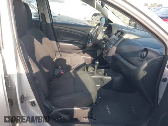 ✅ 2015 Nissan Versa SV • VIN: 3N1CN7AP1FL891725 • Лот: 42852838. Опубликован ранее на IAAI с пробегом 128 362 миль. Бесплатный доступ к архиву аукционных продаж из США и подробный отчёт об истории автомобиля на DreamBid. Изображение 5.