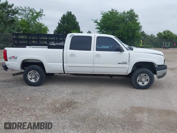 ✅ 2006 Chevrolet Silverado 2500HD LT3 • VIN: 1GCHK23D96F257428 • Лот: 42564305. Опубликован ранее на IAAI с пробегом 299 406 миль. Бесплатный доступ к архиву аукционных продаж из США и подробный отчёт об истории автомобиля на DreamBid. Изображение 13.