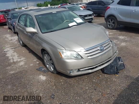 ✅ 2005 Toyota Avalon XL • VIN: 4T1BK36BX5U029000 • Lot: 42648318. Wystawiony na IAAI z przebiegiem 107 778 mil. Bezpłatny archiwum sprzedaży aukcyjnych z USA i szczegółowy raport historii pojazdu na DreamBid. Zdjęcie 1.