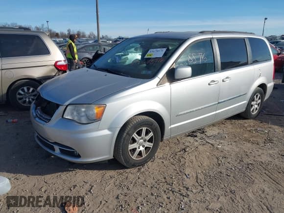 ✅ 2012 Chrysler Town & Country Touring • VIN: 2C4RC1BG1CR301319 • Lot: 43678576. Wystawiony na IAAI z przebiegiem 103 646 mil. Bezpłatny archiwum sprzedaży aukcyjnych z USA i szczegółowy raport historii pojazdu na DreamBid. Zdjęcie 17.