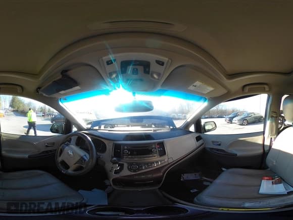 ✅ 2013 Toyota Sienna XLE • VIN: 5TDYK3DCXDS357983 • Лот: 43770825. Опубликован ранее на IAAI с пробегом 300 336 миль. Бесплатный доступ к архиву аукционных продаж из США и подробный отчёт об истории автомобиля на DreamBid. Изображение 18.