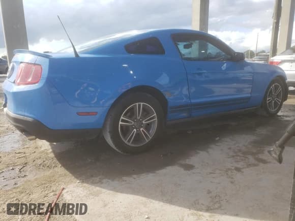 ✅ 2011 Ford Mustang V6 • VIN: 1ZVBP8AM4B5143556 • Lot: 89688855. Listed on Copart with 187,570 mi. Free auction sales archive from the USA and detailed vehicle history report at DreamBid. Image 3.