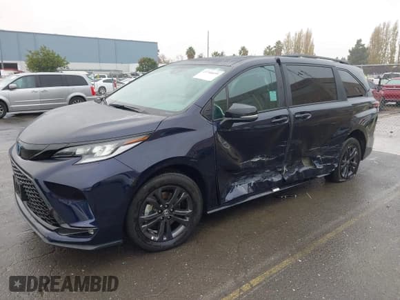 ✅ 2025 Toyota Sienna Woodland Edition • VIN: 5TDCSKFC0SS159623 • Lot: 43746699. Listed on IAAI with 13,787 mi. Free auction sales archive from the USA and detailed vehicle history report at DreamBid. Image 2.