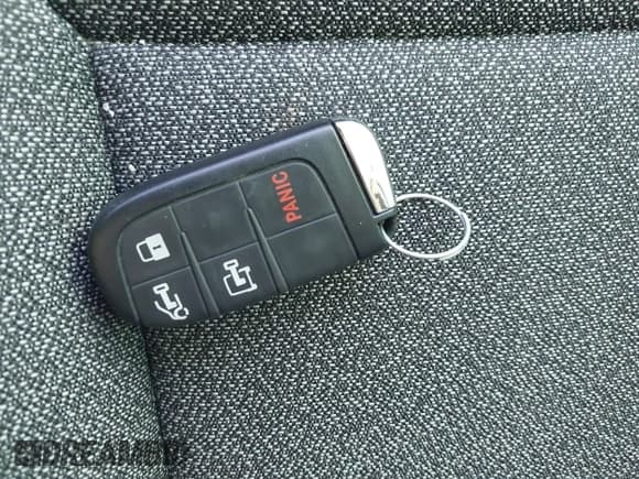 ✅ 2022 Ram ProMaster Cargo • VIN: 3C6MRVJG0NE137266 • Lot: 43007768. Wystawiony na IAAI z przebiegiem 111 178 mil. Bezpłatny archiwum sprzedaży aukcyjnych z USA i szczegółowy raport historii pojazdu na DreamBid. Zdjęcie 11.