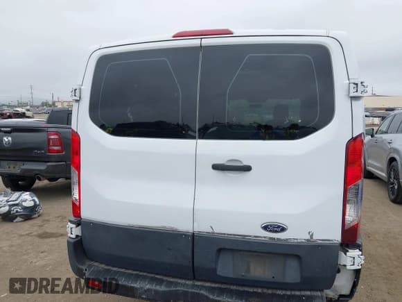 ✅ 2015 Ford Transit Cargo • VIN: 1FTYR1ZM8FKA79564 • Lot: 42419977. Listed on IAAI with 146,741 mi. Free auction sales archive from the USA and detailed vehicle history report at DreamBid. Image 17.