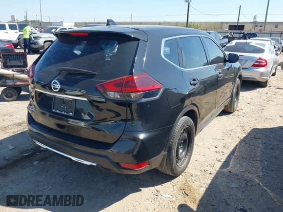 ✅ 2020 Nissan Rogue S • VIN: 5N1AT2MT2LC730096 • Lot: 43324727. Wystawiony na IAAI z przebiegiem 305 203 mil. Bezpłatny archiwum sprzedaży aukcyjnych z USA i szczegółowy raport historii pojazdu na DreamBid. Zdjęcie 4.
