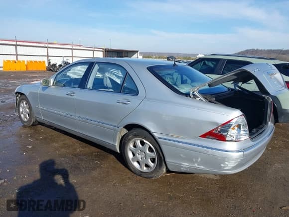 ✅ 2002 Mercedes-Benz S 500 • VIN: WDBNG75J82A257799 • Lot: 41628873. Wystawiony na IAAI z przebiegiem 237 353 mil. Bezpłatny archiwum sprzedaży aukcyjnych z USA i szczegółowy raport historii pojazdu na DreamBid. Zdjęcie 3.