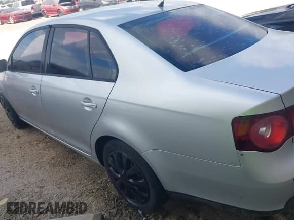 ✅ 2009 Volkswagen Jetta S • VIN: 3VWJZ71K99M029281 • Лот: 43349126. Опубликован ранее на IAAI с пробегом 165 403 миль. Бесплатный доступ к архиву аукционных продаж из США и подробный отчёт об истории автомобиля на DreamBid. Изображение 3.