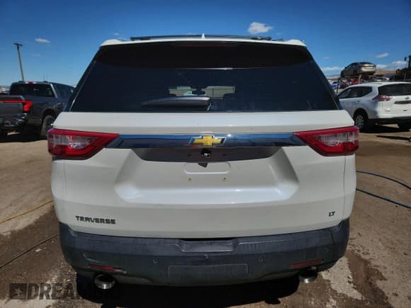 ✅ 2018 Chevrolet Traverse LT Cloth • VIN: 1GNERGKW5JJ191472 • Lot: 82128095. Wystawiony na Copart z przebiegiem 130 797 mil. Bezpłatny archiwum sprzedaży aukcyjnych z USA i szczegółowy raport historii pojazdu na DreamBid. Zdjęcie 6.