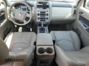 ✅ 2009 Mercury Mariner Premier • VIN: 4M2CU97G09KJ01723 • Lot: 61134475. Wystawiony na Copart z przebiegiem 105 205 mil. Bezpłatny archiwum sprzedaży aukcyjnych z USA i szczegółowy raport historii pojazdu na DreamBid. Zdjęcie 8.