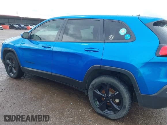 ✅ 2018 Jeep Cherokee Latitude Tech Connect • VIN: 1C4PJLCBXJD595296 • Лот: 42186740. Опубликован ранее на IAAI с пробегом 100 743 миль. Бесплатный доступ к архиву аукционных продаж из США и подробный отчёт об истории автомобиля на DreamBid. Изображение 14.