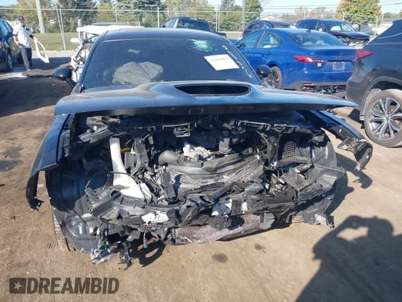 ✅ 2016 Dodge Challenger SRT 392 • VIN: 2C3CDZDJ1GH288856 • Lot: 43445083. Wystawiony na IAAI z przebiegiem 62 347 mil. Bezpłatny archiwum sprzedaży aukcyjnych z USA i szczegółowy raport historii pojazdu na DreamBid. Zdjęcie 6.