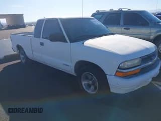 ✅ 2001 Chevrolet S-10 LS • VIN: 1GCCS19W718127089 • Lot: 43592974. Listed on IAAI with 174,783 mi. Free auction sales archive from the USA and detailed vehicle history report at DreamBid. Image 1.