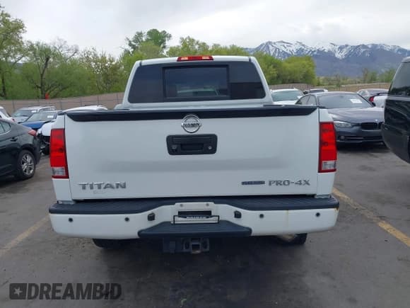 ✅ 2014 Nissan Titan Pro-4X • VIN: 1N6BA0ECXEN501915 • Lot: 42097967. Wystawiony na IAAI z przebiegiem 120 851 mil. Bezpłatny archiwum sprzedaży aukcyjnych z USA i szczegółowy raport historii pojazdu na DreamBid. Zdjęcie 16.