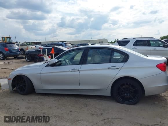 ✅ 2012 BMW 3 Series 328i • VIN: WBA3A5C5XCF256465 • Lot: 42225222. Listed on IAAI with 162,293 mi. Free auction sales archive from the USA and detailed vehicle history report at DreamBid. Image 14.