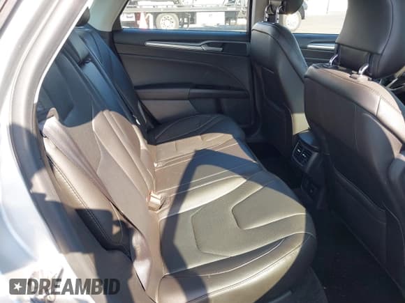 ✅ 2013 Ford Fusion Titanium • VIN: 3FA6P0SU5DR373620 • Lot: 42414028. Wystawiony na IAAI z przebiegiem 145 153 mil. Bezpłatny archiwum sprzedaży aukcyjnych z USA i szczegółowy raport historii pojazdu na DreamBid. Zdjęcie 8.