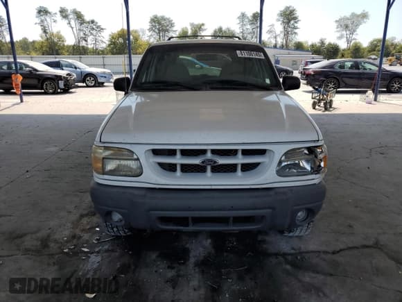 ✅ 1999 Ford Explorer XL • VIN: 1FMZU32X5XZB11796 • Lot: 81100145. Wystawiony na Copart z przebiegiem 260 195 mil. Bezpłatny archiwum sprzedaży aukcyjnych z USA i szczegółowy raport historii pojazdu na DreamBid. Zdjęcie 5.