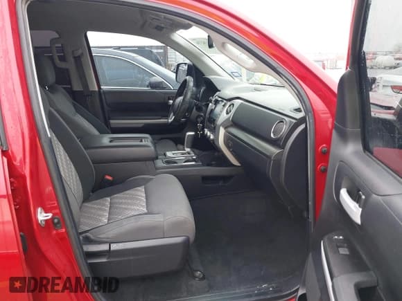 ✅ 2021 Toyota Tundra SR • VIN: 5TFRY5F19MX278647 • Lot: 41182736. Wystawiony na IAAI z przebiegiem 43 250 mil. Bezpłatny archiwum sprzedaży aukcyjnych z USA i szczegółowy raport historii pojazdu na DreamBid. Zdjęcie 5.