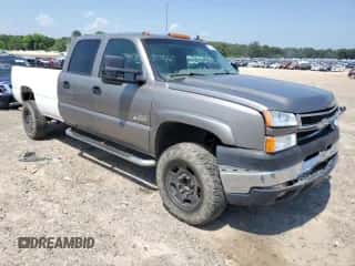 2006 Chevrolet Silverado 3500 DRW LT3 z VIN 1GCJK33D26F153628, wystawiony jako Copart lot #60239995 z przebiegiem 247 790 mil mil oraz Czysty tytuł • Clean title. Historia ofert i sprzedaży dostępna na DreamBid. Obrazek 4.