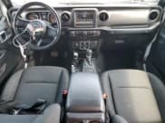 ✅ 2020 Jeep Wrangler Unlimited Willys • VIN: 1C4HJXDG6LW229686 • Lot: 63195155. Wystawiony na Copart z przebiegiem 56 740 mil. Bezpłatny archiwum sprzedaży aukcyjnych z USA i szczegółowy raport historii pojazdu na DreamBid. Zdjęcie 8.