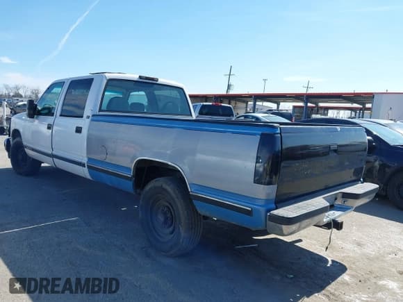 ✅ 1996 GMC Sierra 1500 • VIN: 1GTGC33R4TF018147 • Lot: 41612770. Wystawiony na IAAI z przebiegiem 106 443 mil. Bezpłatny archiwum sprzedaży aukcyjnych z USA i szczegółowy raport historii pojazdu na DreamBid. Zdjęcie 3.