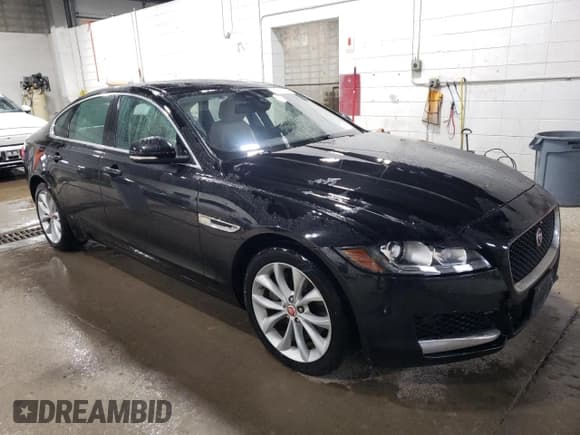 ✅ 2018 Jaguar XF 25t Premium • VIN: SAJBJ4FX7JCY56981 • Lot: 85208354. Wystawiony na Copart z przebiegiem 104 935 mil. Bezpłatny archiwum sprzedaży aukcyjnych z USA i szczegółowy raport historii pojazdu na DreamBid. Zdjęcie 4.