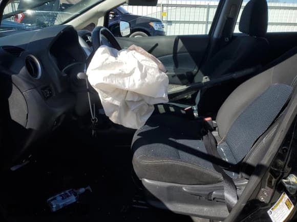 ✅ 2019 Nissan Note SV • VIN: 3N1CE2CP5KL365480 • Lot: 46500215. Listed on Copart with 58,327 mi. Free auction sales archive from the USA and detailed vehicle history report at DreamBid. Image 7.