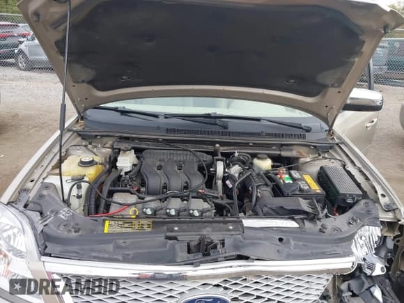 ✅ 2005 Ford Five Hundred Limited • VIN: 1FAHP28185G162678 • Lot: 43568524. Wystawiony na IAAI z przebiegiem 40 212 mil. Bezpłatny archiwum sprzedaży aukcyjnych z USA i szczegółowy raport historii pojazdu na DreamBid. Zdjęcie 10.