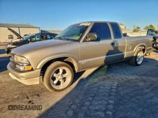 ✅ 2003 Chevrolet S-10 • VIN: 1GCCS19X038156428 • Лот: 94715125. Опубликован ранее на Copart с пробегом 206 459 миль. Бесплатный доступ к архиву аукционных продаж из США и подробный отчёт об истории автомобиля на DreamBid. Изображение 1.