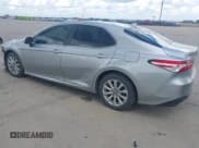 ✅ 2020 Toyota Camry LE • VIN: 4T1C11AK5LU968085 • Lot: 43391605. Wystawiony na IAAI z przebiegiem 107 450 mil. Bezpłatny archiwum sprzedaży aukcyjnych z USA i szczegółowy raport historii pojazdu na DreamBid. Zdjęcie 3.