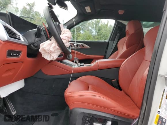 ✅ 2025 BMW XM • VIN: 5YM23CS05S9Y18859 • Lot: 86079205. Wystawiony na Copart z przebiegiem Nie podano. Bezpłatny archiwum sprzedaży aukcyjnych z USA i szczegółowy raport historii pojazdu na DreamBid. Zdjęcie 7.