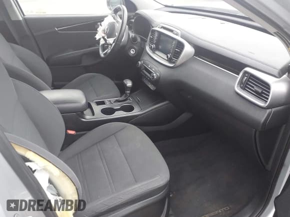 ✅ 2019 Kia Sorento LX • VIN: 5XYPGDA34KG595250 • Лот: 43700319. Опубликован ранее на IAAI с пробегом 116 027 миль. Бесплатный доступ к архиву аукционных продаж из США и подробный отчёт об истории автомобиля на DreamBid. Изображение 5.