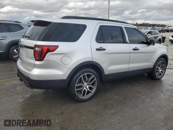 ✅ 2017 Ford Explorer Sport • VIN: 1FM5K8GT7HGA25782 • Lot: 90617815. Wystawiony na Copart z przebiegiem 237 027 mil. Bezpłatny archiwum sprzedaży aukcyjnych z USA i szczegółowy raport historii pojazdu na DreamBid. Zdjęcie 3.