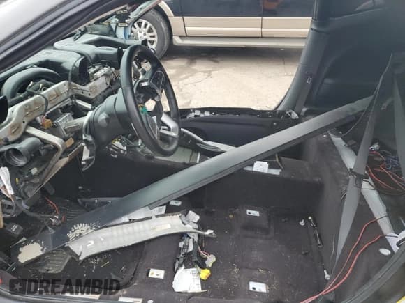 ✅ 2016 Dodge Challenger R/T Scat Pack • VIN: 2C3CDZFJXGH213585 • Lot: 82658203. Wystawiony na Copart z przebiegiem Nie podano. Bezpłatny archiwum sprzedaży aukcyjnych z USA i szczegółowy raport historii pojazdu na DreamBid. Zdjęcie 7.