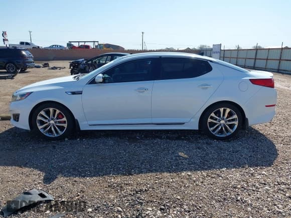 ✅ 2015 Kia Optima SXL Turbo • VIN: 5XXGR4A69FG477323 • Lot: 41971622. Wystawiony na IAAI z przebiegiem 120 896 mil. Bezpłatny archiwum sprzedaży aukcyjnych z USA i szczegółowy raport historii pojazdu na DreamBid. Zdjęcie 15.