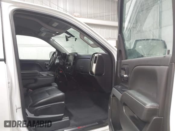 ✅ 2018 Chevrolet Silverado 1500 LT • VIN: 3GCUKREC6JG613787 • Lot: 41754123. Wystawiony na IAAI z przebiegiem 116 739 mil. Bezpłatny archiwum sprzedaży aukcyjnych z USA i szczegółowy raport historii pojazdu na DreamBid. Zdjęcie 5.