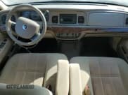 ✅ 2005 Mercury Grand Marquis GS • VIN: 2MEFM74W75X652692 • Lot: 81661215. Wystawiony na Copart z przebiegiem 126 934 mil. Bezpłatny archiwum sprzedaży aukcyjnych z USA i szczegółowy raport historii pojazdu na DreamBid. Zdjęcie 8.