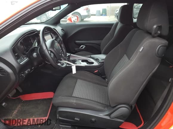 ✅ 2021 Dodge Challenger SXT • VIN: 2C3CDZAG2MH552672 • Lot: 37277363. Wystawiony na Copart z przebiegiem 10 669 mil. Bezpłatny archiwum sprzedaży aukcyjnych z USA i szczegółowy raport historii pojazdu na DreamBid. Zdjęcie 7.