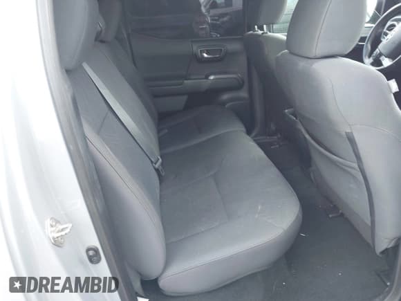 ✅ 2019 Toyota Tacoma SR5 • VIN: 5TFAZ5CN6KX080221 • Lot: 43270749. Wystawiony na IAAI z przebiegiem 91 103 mil. Bezpłatny archiwum sprzedaży aukcyjnych z USA i szczegółowy raport historii pojazdu na DreamBid. Zdjęcie 8.