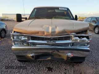 1994 Chevrolet Silverado 2500 z VIN 1GCFC24K6RE177094, wystawiony jako Copart lot #52831725 z przebiegiem 196 080 mil mil oraz Szkoda całkowita • Salvage title. Historia ofert i sprzedaży dostępna na DreamBid. Obrazek 5.