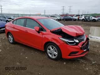 2017 Chevrolet Cruze LT z VIN 1G1BE5SM8H7261492, wystawiony jako Copart lot #69972382 z przebiegiem Nie podano mil oraz . Historia ofert i sprzedaży dostępna na DreamBid. Obrazek 4.