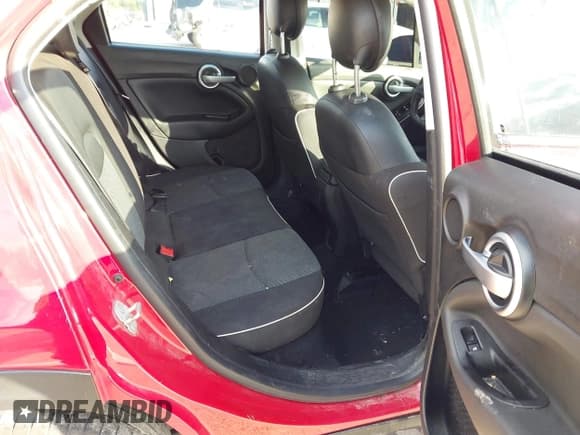 ✅ 2017 FIAT 500X Pop • VIN: ZFBCFXAB1HP595354 • Lot: 43628933. Wystawiony na IAAI z przebiegiem 143 012 mil. Bezpłatny archiwum sprzedaży aukcyjnych z USA i szczegółowy raport historii pojazdu na DreamBid. Zdjęcie 8.