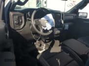 ✅ 2024 Chevrolet Silverado 1500 • VIN: 1GB0WLE73RF410425 • Лот: 46375525. Опубликован ранее на Copart с пробегом 5 847 миль. Бесплатный доступ к архиву аукционных продаж из США и подробный отчёт об истории автомобиля на DreamBid. Изображение 8.