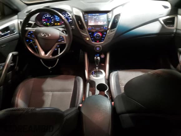 ✅ 2016 Hyundai Veloster • VIN: KMHTC6AD0GU299156 • Lot: 75708284. Wystawiony na Copart z przebiegiem 62 395 mil. Bezpłatny archiwum sprzedaży aukcyjnych z USA i szczegółowy raport historii pojazdu na DreamBid. Zdjęcie 8.