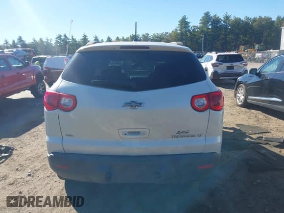 ✅ 2012 Chevrolet Traverse 2LT • VIN: 1GNKVJED3CJ341815 • Lot: 43411256. Wystawiony na IAAI z przebiegiem 166 483 mil. Bezpłatny archiwum sprzedaży aukcyjnych z USA i szczegółowy raport historii pojazdu na DreamBid. Zdjęcie 17.