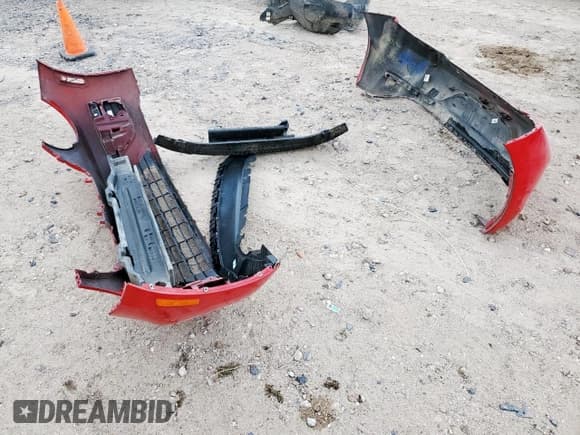 ✅ 2019 Volkswagen Beetle S • VIN: 3VW5DAAT3KM509845 • Lot: 70008025. Wystawiony na Copart z przebiegiem 98 161 mil. Bezpłatny archiwum sprzedaży aukcyjnych z USA i szczegółowy raport historii pojazdu na DreamBid. Zdjęcie 12.