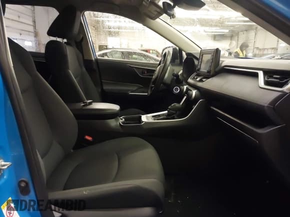 ✅ 2019 Toyota RAV4 LE • VIN: JTMF1RFVXKD022064 • Lot: 43581434. Listed on IAAI with 108,650 mi. Free auction sales archive from the USA and detailed vehicle history report at DreamBid. Image 5.