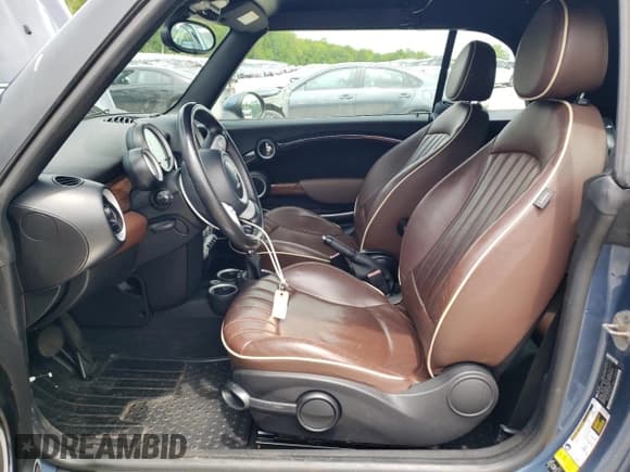 ✅ 2010 MINI Convertible • VIN: WMWMR3C58ATU98333 • Lot: 58912775. Listed on Copart with 82,701 mi. Free auction sales archive from the USA and detailed vehicle history report at DreamBid. Image 7.