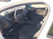 ✅ 2017 Ford Focus S • VIN: 1FADP3E2XHL332441 • Lot: 43878121. Wystawiony na IAAI z przebiegiem 119 287 mil. Bezpłatny archiwum sprzedaży aukcyjnych z USA i szczegółowy raport historii pojazdu na DreamBid. Zdjęcie 5.