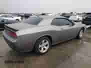 2011 Dodge Challenger z VIN 2B3CJ4DG0BH601949, wystawiony jako Copart lot #70863954 z przebiegiem 172 808 mil mil oraz Czysty tytuł • Clean title. Historia ofert i sprzedaży dostępna na DreamBid. Obrazek 3.